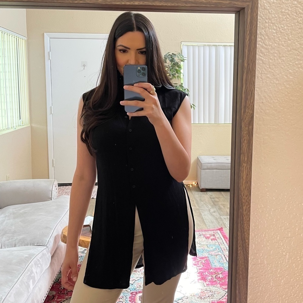 Westbound Black sleeveless button down top with slits